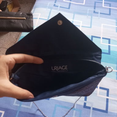 Vendo ropa y carteras a precios baratos y en excelente estado - Img 123803529