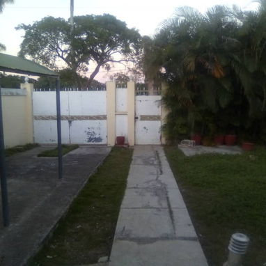 Se renta magnifica vivienda (A Cubanos y Extranjeros) ubicada entre el Reparto La Coronela, por la zona de Atabey. - Img 118242182