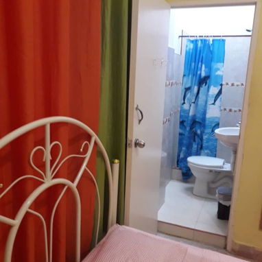 Se alquila cerca Hospital Ameijeiras con corriente - Img 122164109