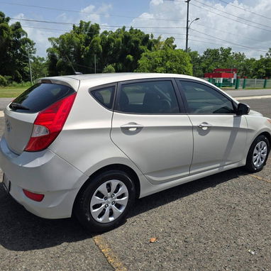 Hyundai Accent GRIS – $85 USD/día - 2/2