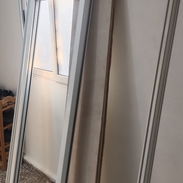 Clóset de aluminio osea el marco con sus puertas de correderas virgen no se a usado en 700 USD los 2 - Img 57313554