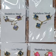 ‼️*Juegos Van cleef de acero inoxidable (aretes+cadena)*‼️ Precio: 4000 CUP - Img 57782153