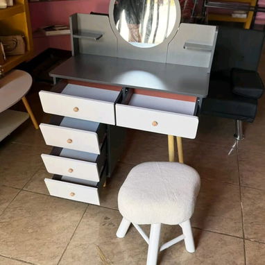 TOCADOR VANYTIS. con Bluetooth y bocina.interesados al wasapp __52361036. Dulce Hogar 🏠 Muebles importados  Artículos p - 3/4