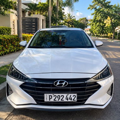 Hyundai elantra 2019 - 2/3