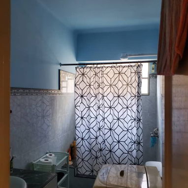 Venta de precioso apto de 2 cuartos totalmente remosado frente de calle en Playa. Todo nuevo!!! - Img 112074532