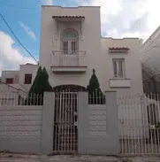 Casa independiente en Playa 5 cuartos 2 baños garaje y carposh con todo adentro - Img 48105305