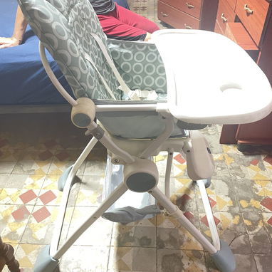 SILLA PARA COMER NIÑOS  50 USD Y UN COCHE 50 USD  55390779 - 2/5