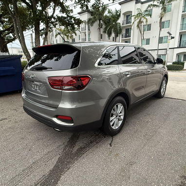 Kia Sorento LX 2017 130k millas en Miami - 6/8