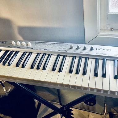 Teclado MIDI USB inteligente de 4 octavas 250USD  Vedado - Img 108238817