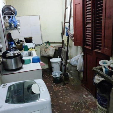 3000 USD_Oquendo y Neptuno"Centro Habana":Permuto Casa En 1er Piso 67m,2/4 + 1 d Pladul,1erPiso,Azotea Libre,Techo d Pla - Img 122762290