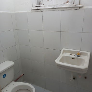 Bajos de biplanta 114m² de área total, entrada independiente,carporch, portal, sala, comedor 2½ hab 2 baños y 2 patios. - Img 123723023
