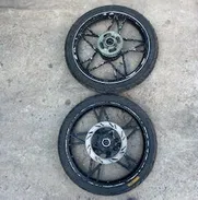 Vendo 2 llantas de paleta 18 de x2 en 45mil - Img 49723772