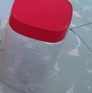 VENDO UN ENASE PLÁSTICO CON SU TAPA 200 PESOS - Img 49068195