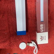 Lámpara pequeña recargable con 2 imanes, dura aproximadamente 12h - Img 55784026
