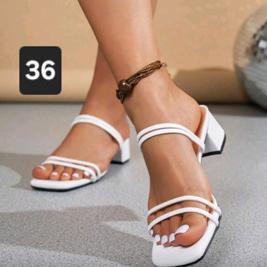 Zapatos blancos y sandalias blancas - Img 112490749