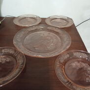 Plato de cristal rosado con platicos(antiguo) - Img 45558760