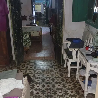Se vende casa antigua con patio de tierra - Img 118487309