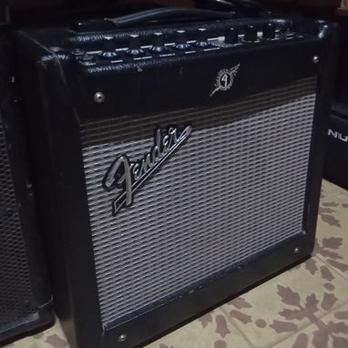 Amplificador de Guitarra Fender Mustang I V.2 - Img 111743196