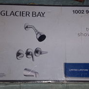 Grifo para baño con tina y ducha nuevo en su caja. - Img 56395130