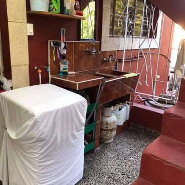# 🔥🏠 ¡SE VENDE CASA BIPLANTA EN VEDADO! 🏠🔥 - 8/10