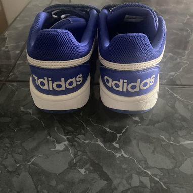 Zapatos Adidas en muy buen estado casi como nuevos #35 aprovecha y no dudes en comprarlo 👟🔥 - 3/4