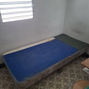 Box spring ,de cama personal con todos los muelles en su lugar y sin óxido - Img 57142200