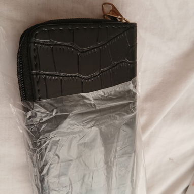 Guantes de nitrilo, cartera de mujer, labial brillo - 2/4