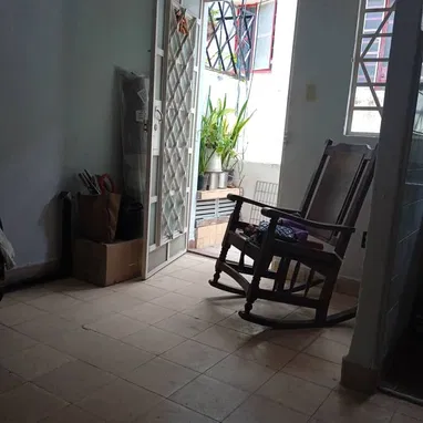 🏛*114-Apto en venta en el Vedado [ Es un interior de 1 planta,solamente de 3 casas ,esta queda arriba,placa libre ]* - Img 122990193