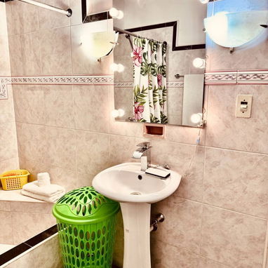 Apartamento con hermosas vistas de la ciudad. - Img 113905153