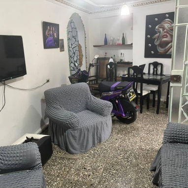 🏡 ¡SE VENDE APARTAMENTO EN HABANA VIEJA(JESUS MARIA) PUERTA DE CALLE CON TODO DENTRO! ❄️🛋️ 🔵🔵🔵 - 2/7