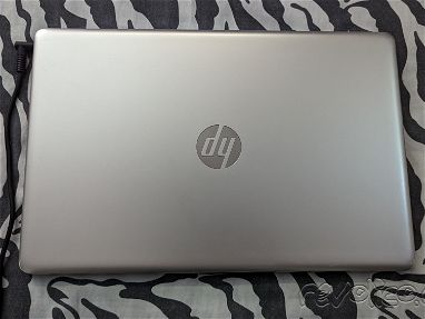 Vendo laptop HP impecable i3 de 8 va generación con 8 de ram 1 tera sólido entre y lea - Img main-image-45792559