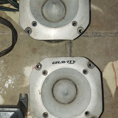 Planta pioneer con sus cables llegar y montar. Twitter gravity - 4/4