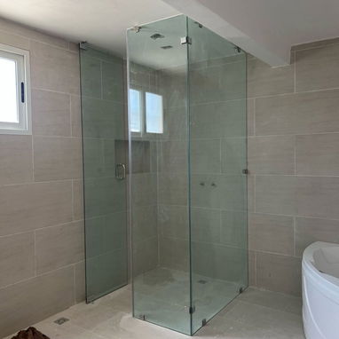 Cristaleria de lujo y maqueteria en aluminio - Img 116587802