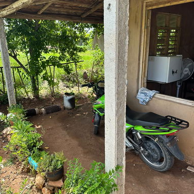 VENTA DE CASA CON TERRENO - 8/9