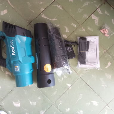 MIRA ESTO SOPLADOR DE HOJAS NUEVO CON 2 BATERIAS 80 USD - 5/9