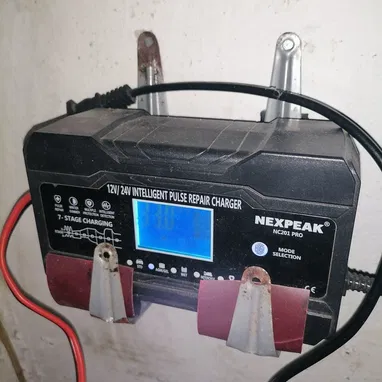 Inversor 2000w con cargador inteligente de 10amp y bateria de 220amp, todo de uso trabajando al 100 - Img 124896900