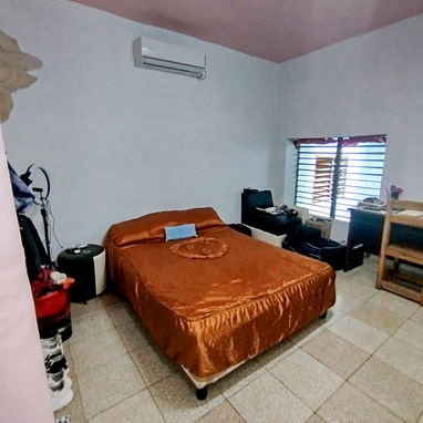 ✨ Gran oportunidad de inversión y vivienda en Centro Habana 📍 Ubicada muy cerca del Hospital Ameijeiras - Img 122472560