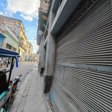 Habana Vieja:Local d 201 m2 En Luz y Villegas""Soterrado,No Se Va La Luz"",Cerca de ,Cisterna Propia,Tlf Fijo,53052463.. - Img 124065595