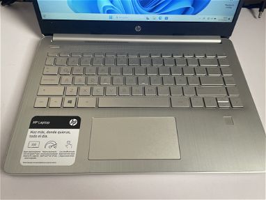 Laptop HP 14 “ , i5 10ma generación, 8 gb ram mas memoria opten sensor de huellas , forro y cargador - Img main-image