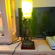 Bellísima lámpara de mesa - Img 45378024
