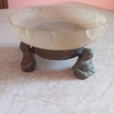 Vendo centro de mesa, adorno, de opalina y las patas son 3 budas de bronce. Verdaderos interesados se ajusta el precio. - 2/2