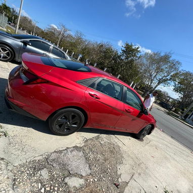Vendo un buceo, Hyundai Elantra, 2022 con 25,000 millas. Carro automatico importado - Img 117451463