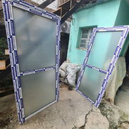 Puertas de aluminio con melamina y cristal a la medida del cliente - Img 54582826