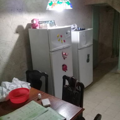 Venta de casa Biplanta  . Ubicada en Centro Habana, en una zona bastante tranquila y céntrica. Blanco e/Ánimas y Virtude - 4/5