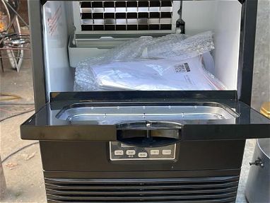 Maquina de hielo de 40 kg nueva en caja - Img 67873084