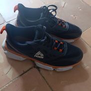 Vendo tenis 42 solo dos puestas - Img 57398025