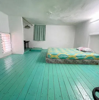 Apartamento interior en Vedado en primer piso con todo dentro. Ideal para dedicarlo a la renta - Img 97081752