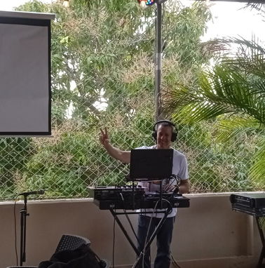 Servicio de audio con pantalla y Dj para fiestas y otros eventos con música actualizada o de su  preferencia.53862668 - Img 40652562