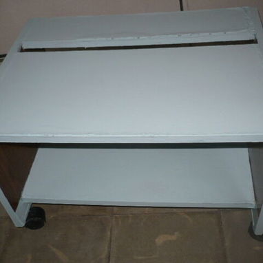 Mesa 2 niveles con ruedas. 53 cm ancho x 39,5 prof x 34 alto - 3/3