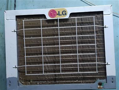 Se vende aire de ventana de media funcionando y enfriando al 100 - Img 65437441